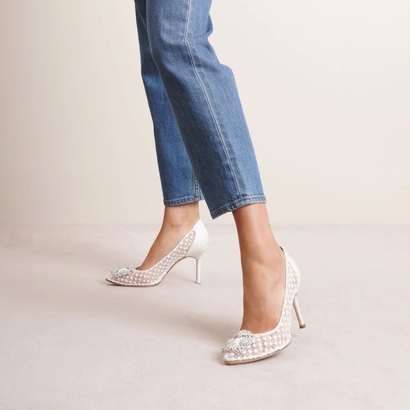 Manolo Blahnik Hangisi 90 Crystal Lace Bridal Wedding Pump Heels - Picture 12 of 15